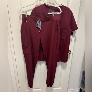 Figs Women’s L Zamora Joggers (reg waist/length) and Catarina top, burgundy